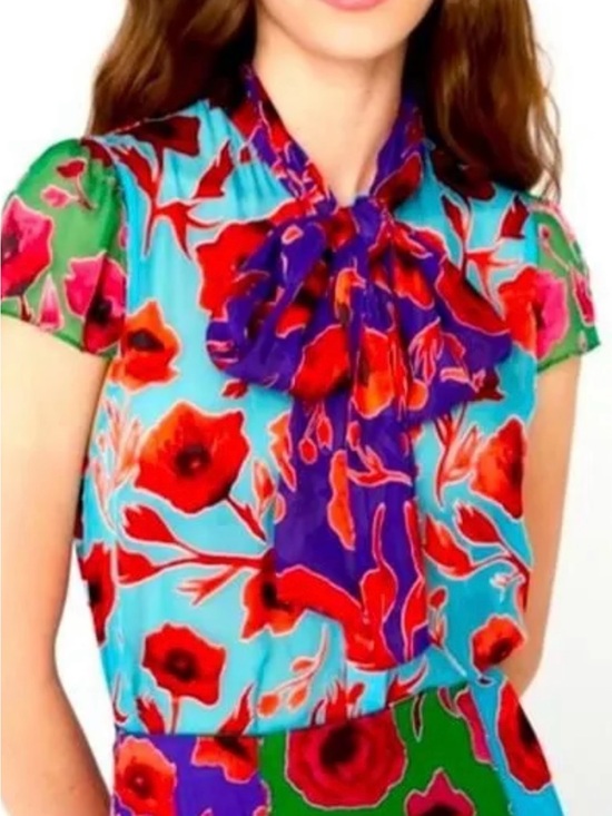 Alice + Olivia Tops - 🌺NWT Alice + Olivia Jeannie Silk-Blend Bow Blouse Poppy Garden Bluebird Small🌺